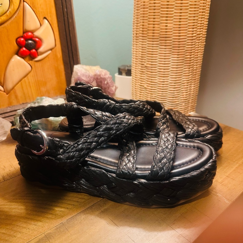 Marc Fisher Genie Strappy Braided Crisscross Platform Sandals Size 8.5